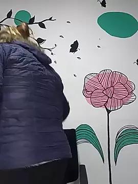 Freechat curvy_diva_ on StripChat