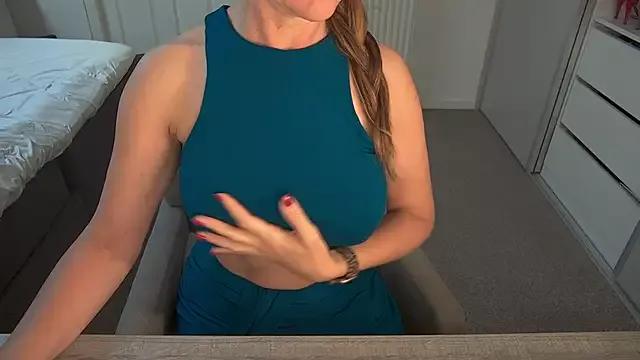 Dutchamber38 from StripChat