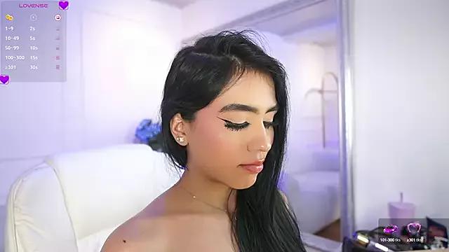 Freechat elasummer on StripChat