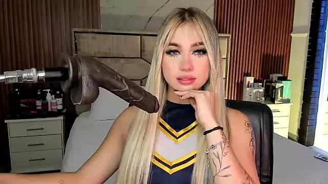 EmiilyHendriixx on StripChat 
