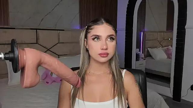 EmiilyHendriixx on StripChat 