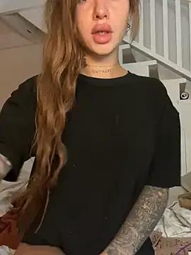 EmiliaCatalina on StripChat 