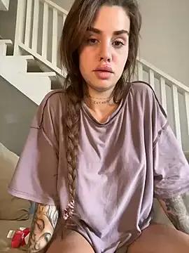 EmiliaCatalina on StripChat 