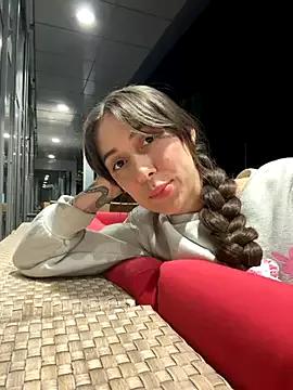 Freechat emiliasommer on StripChat