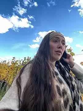 Freechat emiliasommer on StripChat