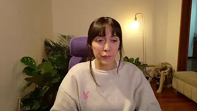 Freechat emiliasommer on StripChat