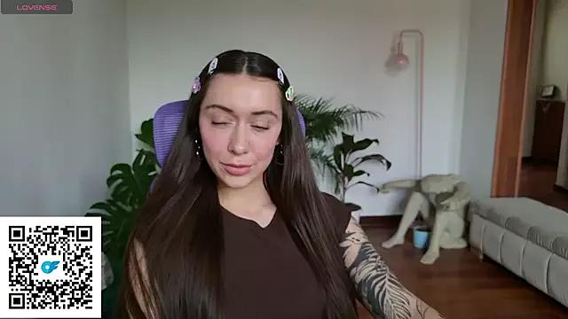 Freechat emiliasommer on StripChat