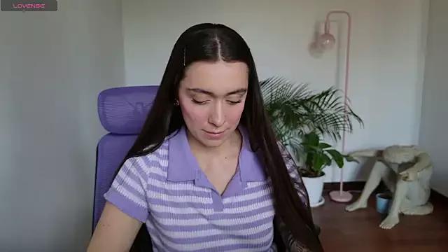 Freechat emiliasommer on StripChat