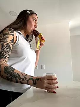 Freechat emiliasommer on StripChat