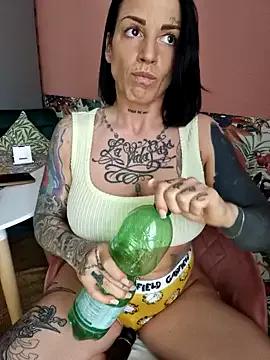 Freechat EmilyDiazofficial on StripChat