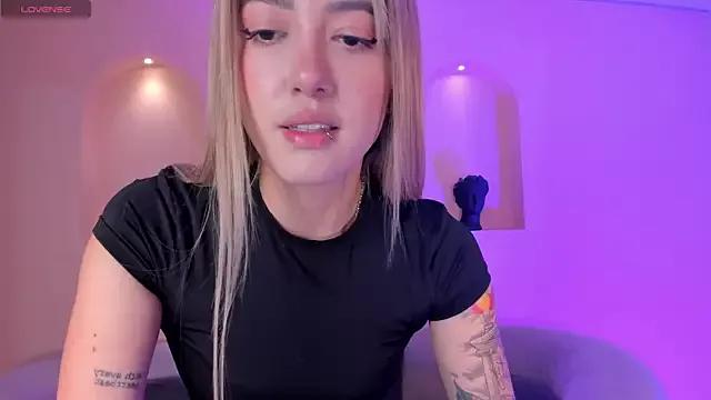 EveBensonX on StripChat 