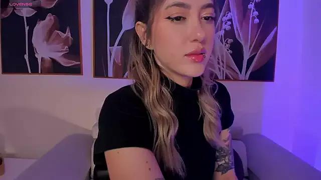 EveBensonX on StripChat 