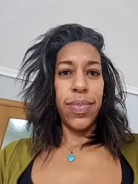 Goldenlace on StripChat