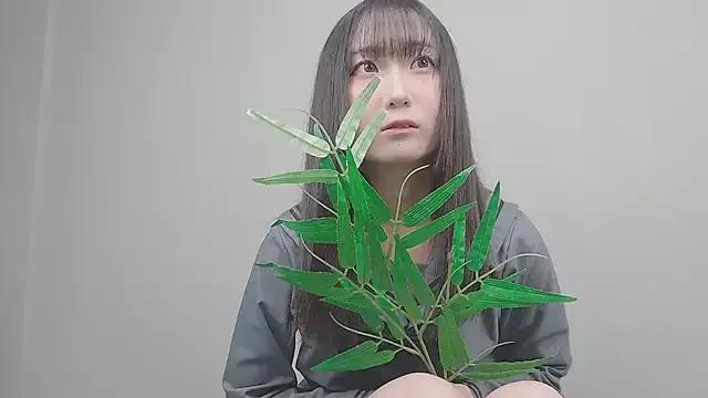 Cute Hanna_18_cute wants you to fuck their body now Hanna_18_cute from StripChat