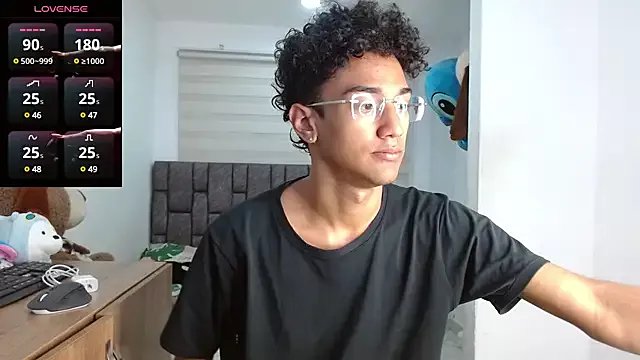 Freechat harrytwink18 on StripChat