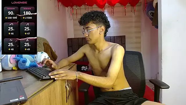 Freechat harrytwink18 on StripChat