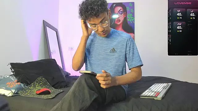 Freechat harrytwink18 on StripChat