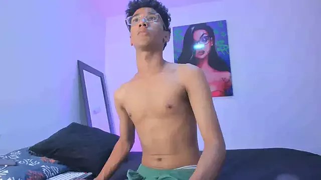 Freechat harrytwink18 on StripChat