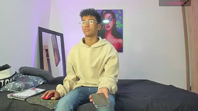 Freechat harrytwink18 on StripChat