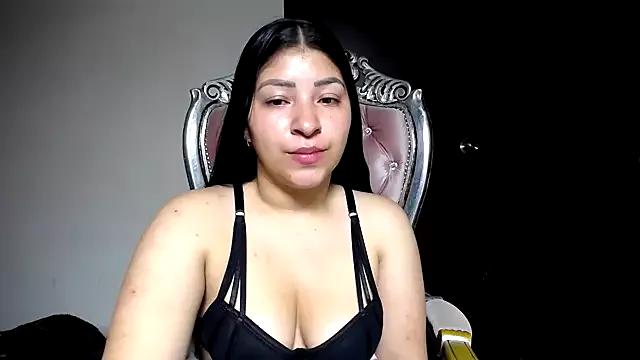 holly20a on StripChat 