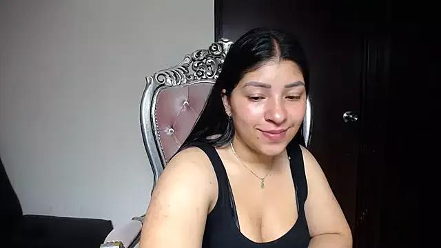 holly20a on StripChat 