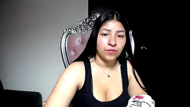 holly20a on StripChat 