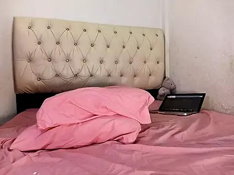 Admire StripChat's Honey_ass25 honey_ass25 from StripChat