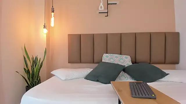 Freechat honeygray02 on StripChat