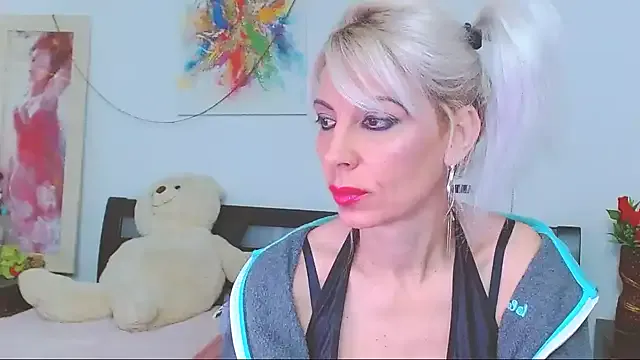 HoneyLara on StripChat