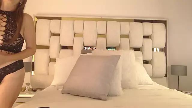 Freechat HotBellaMilf on StripChat