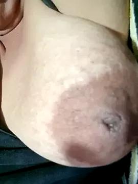 Freechat Hotmommax on StripChat