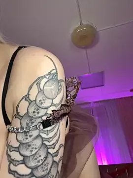 Freechat HugeBoobsAlice on StripChat