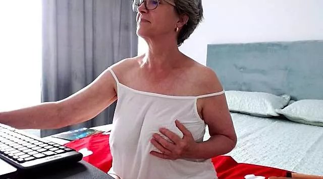 Freechat ina_tits on StripChat