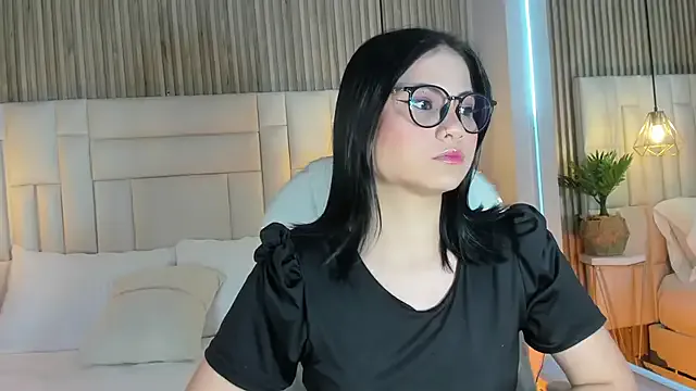 IvyRous — sensual dance with oil