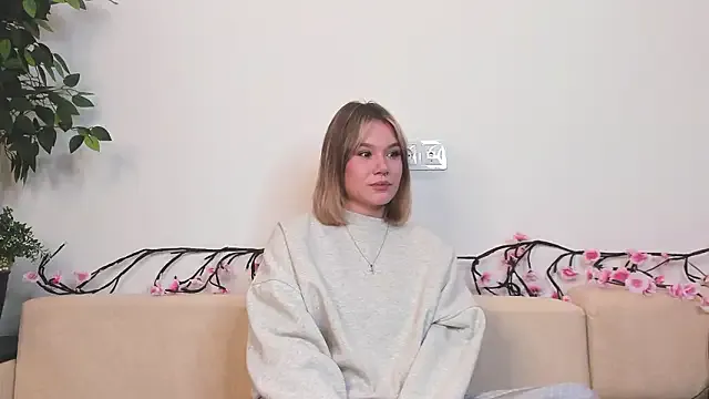 JonnaWalby — play with my feet on camera in cloth