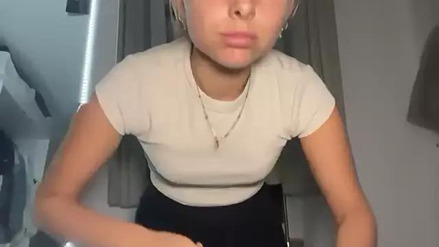 Naked KayleeBella wants you to fuck their body now KayleeBella from StripChat