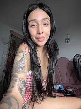 kiaraglam2 on StripChat 