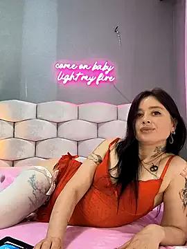 KikiXRed on StripChat 