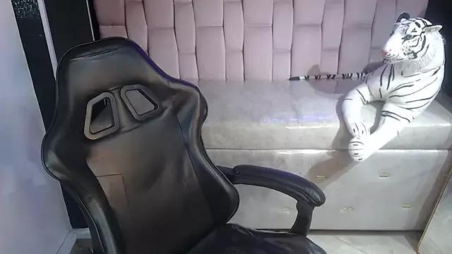 Freechat Kitty_fox_b on StripChat