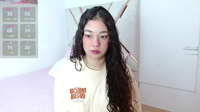 Freechat lana_rousse01 on StripChat