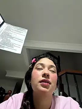 Freechat lana_rousse01 on StripChat