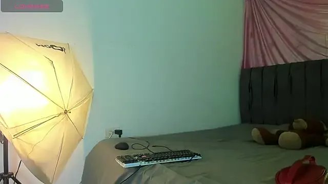 Freechat latinaStepmom on StripChat