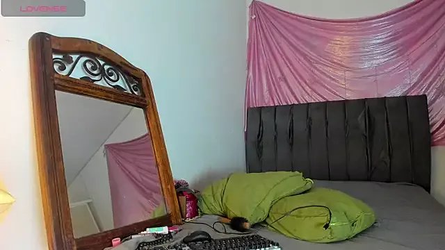 Freechat latinaStepmom on StripChat