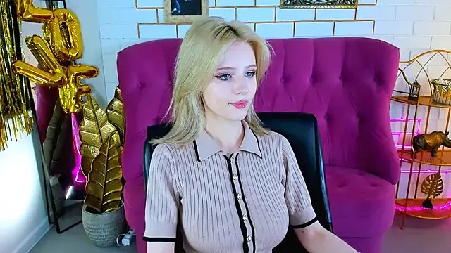 Freechat LeonaStane on StripChat