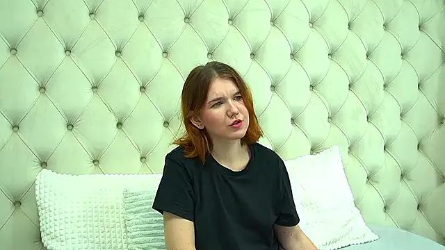 Join sweet model LessySmith LessySmith from StripChat