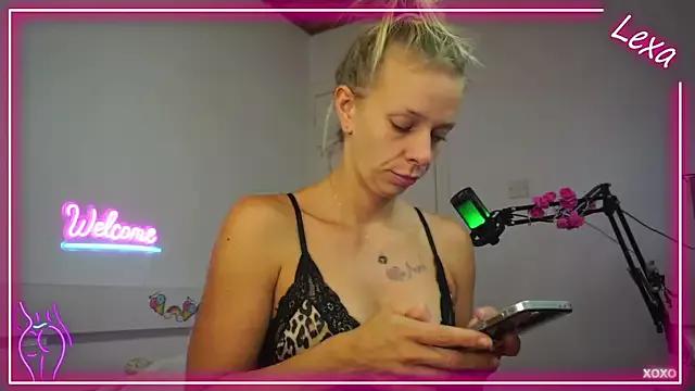 Explore Lexa_xoxo, they want to masturbate for you Lexa_xoxo from StripChat