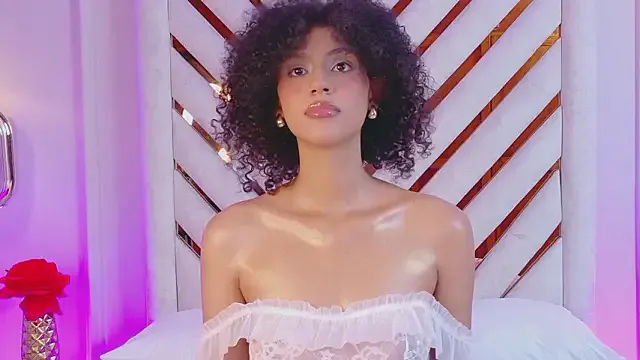 Lila-Rose — Sensual dance in front of the mirror