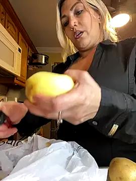 Group LittleMissEeve on StripChat