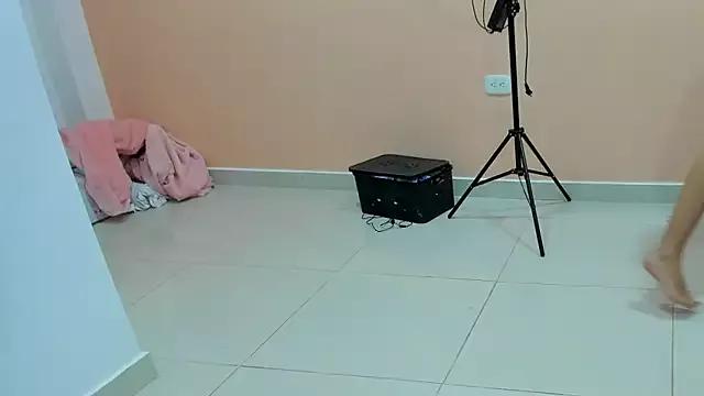littletammy4u_ on StripChat 