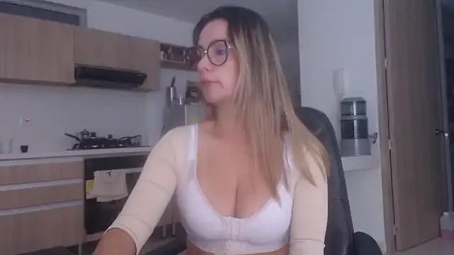 Freechat LovePaula on StripChat